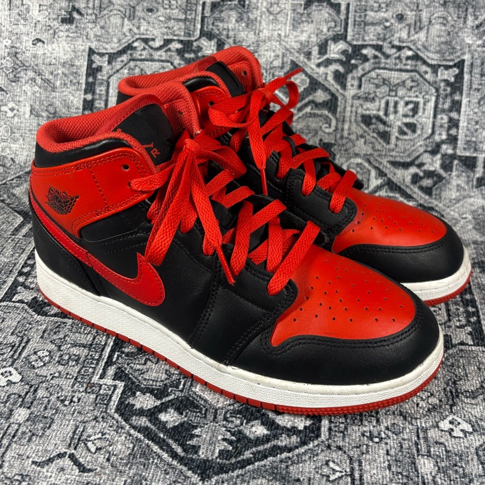 Nike Air Jordan 1 Mid reverse bred size 7Y